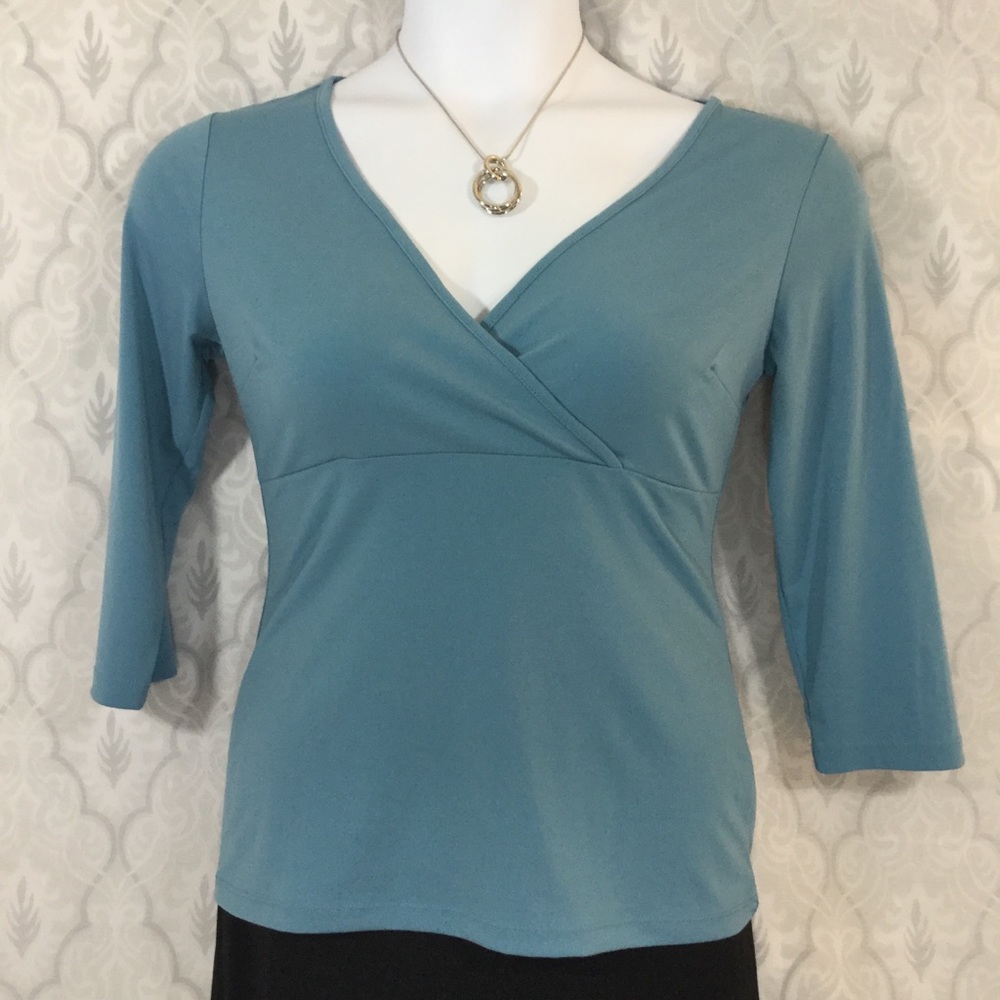 New York & Co Crisscross Plunge 3/4 Sleeve Top